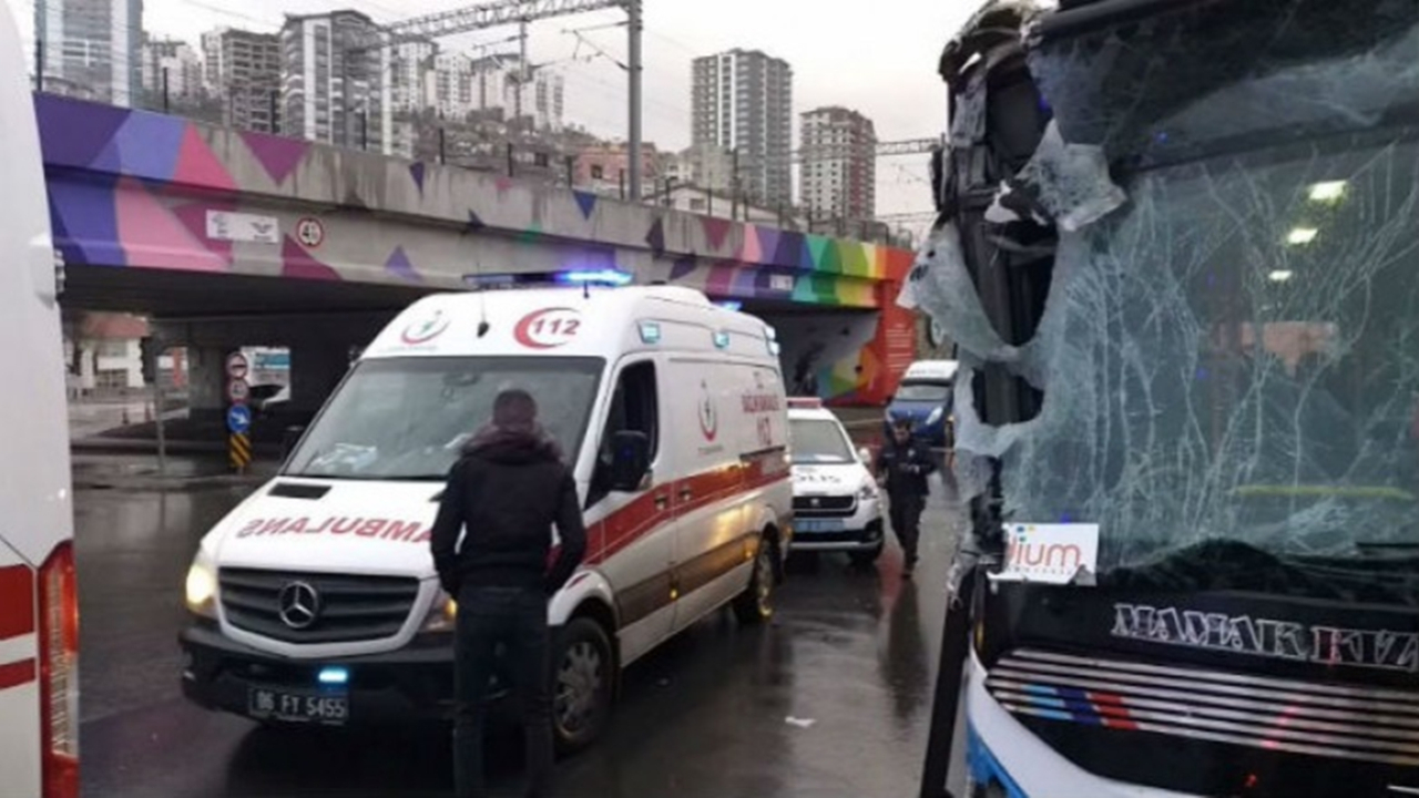 İstanbul Sultanbeyli’de trafik kazası: 2 polis yaralı