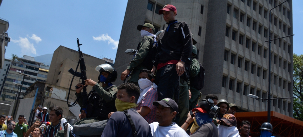 Venezuela'da darbe girişimi bastırıldı...