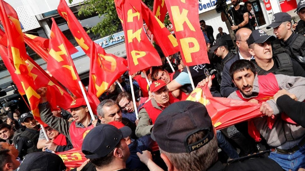 Taksim'e izinsiz çıkmak isteyen gruplara gözaltı!