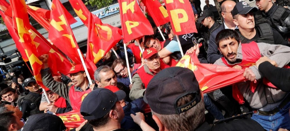 Taksim'e izinsiz çıkmak isteyen gruplara gözaltı!