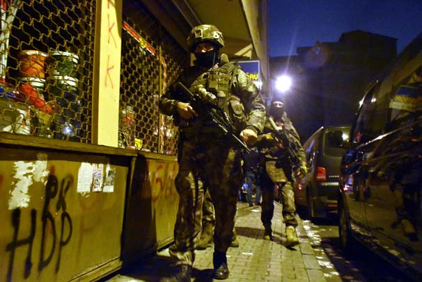 İstanbul'da özel tim sokağa indi