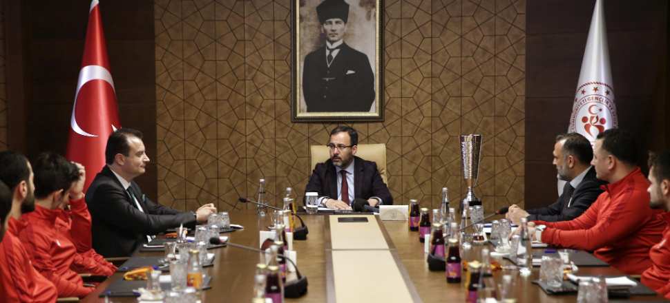 Bakan Kasapoğlu, milli karatecileri kabul etti!