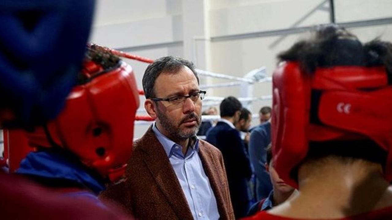 Ankara'da Bakan Mehmet Muharrem Kasapoğlu, milli karatecilerle bir araya geldi