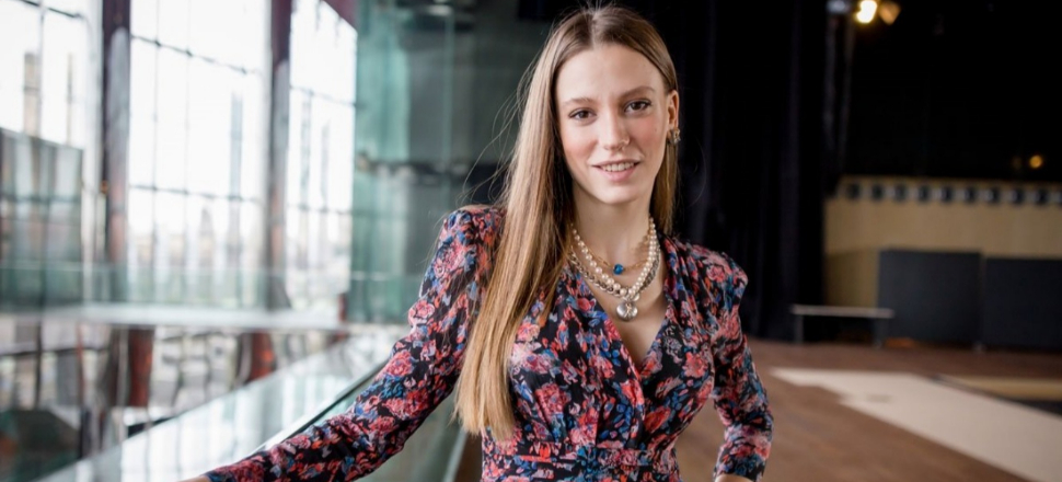Çapkın iş adamları Serenay Sarıkaya'nın peşinde!