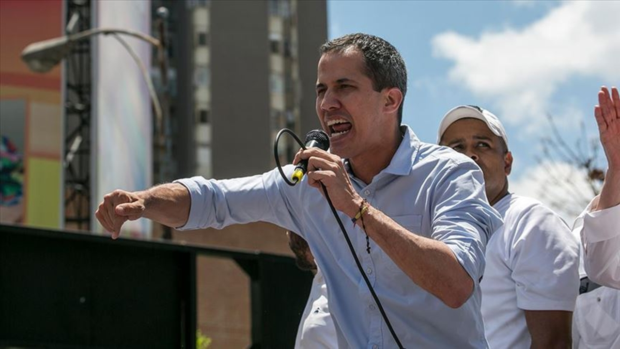 Guaido'dan ''sürekli sokakta kalın'' çağrısı...