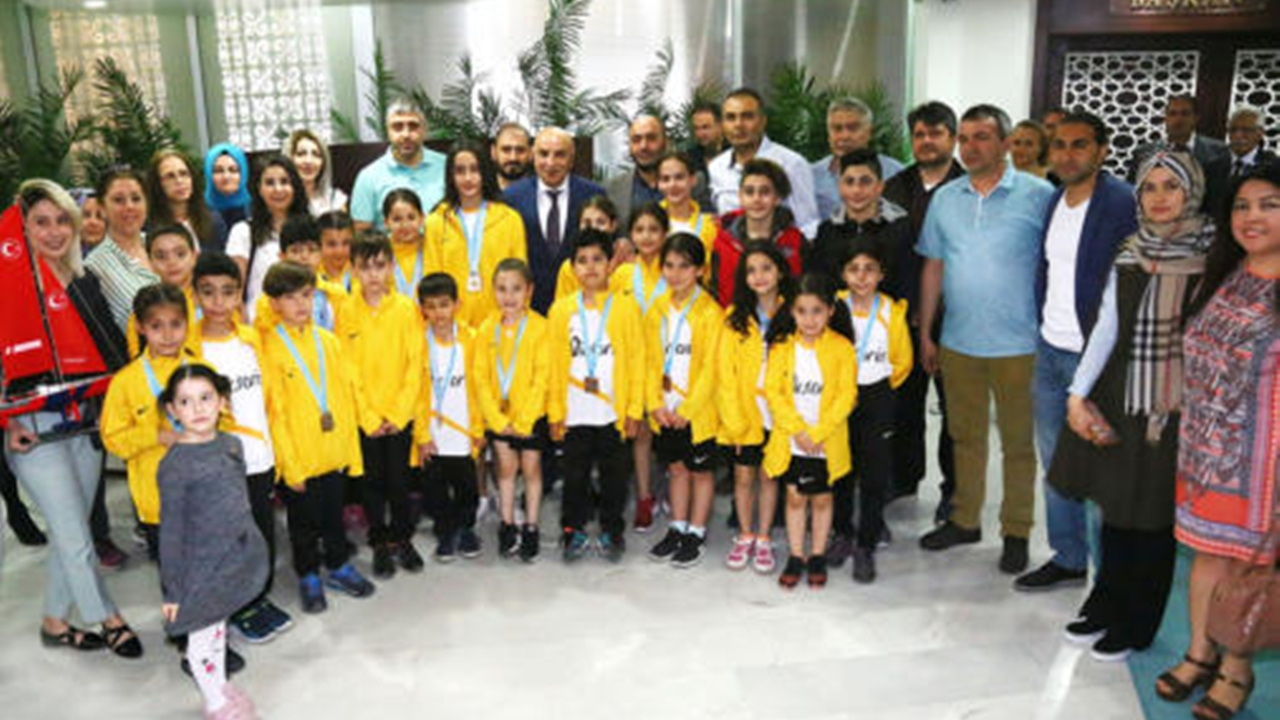 Ankara'da minik şampiyonlar Turgut Altınok’u ziyaret etti