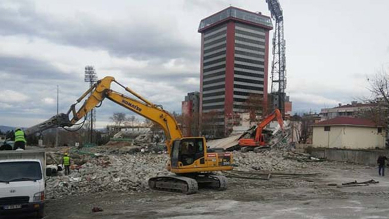 Bursa Tower Plaza’da yıkım sürüyor