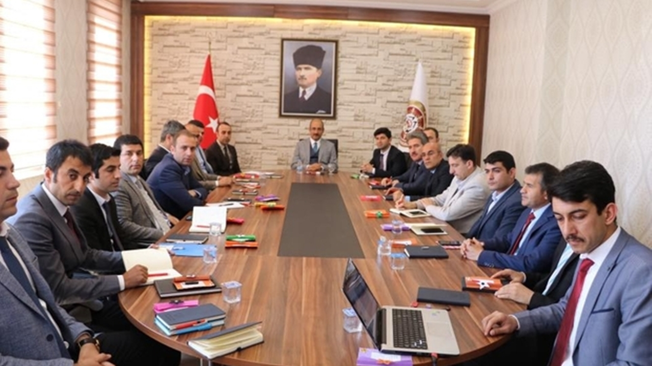 Siirt'te Kaymakam İhsan Emre Aydın okul müdürleri ile buluştu