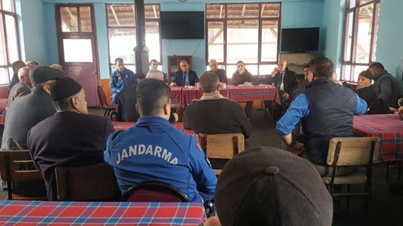 Çorum'da Kaymakam Hasan Taş köy muhtarlarını dinledi