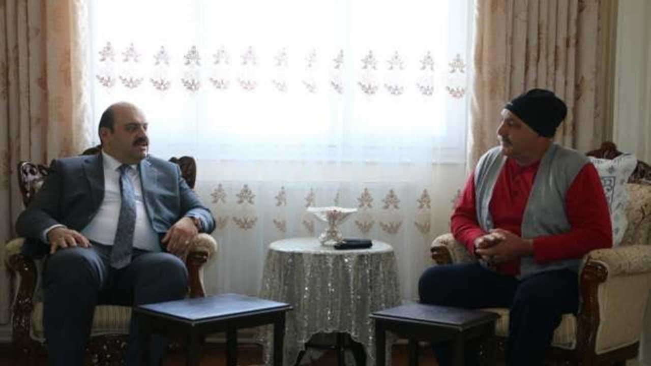 Erzurum'da Başkan Muhammed Cevdet Orhan’dan hastalara moral desteği