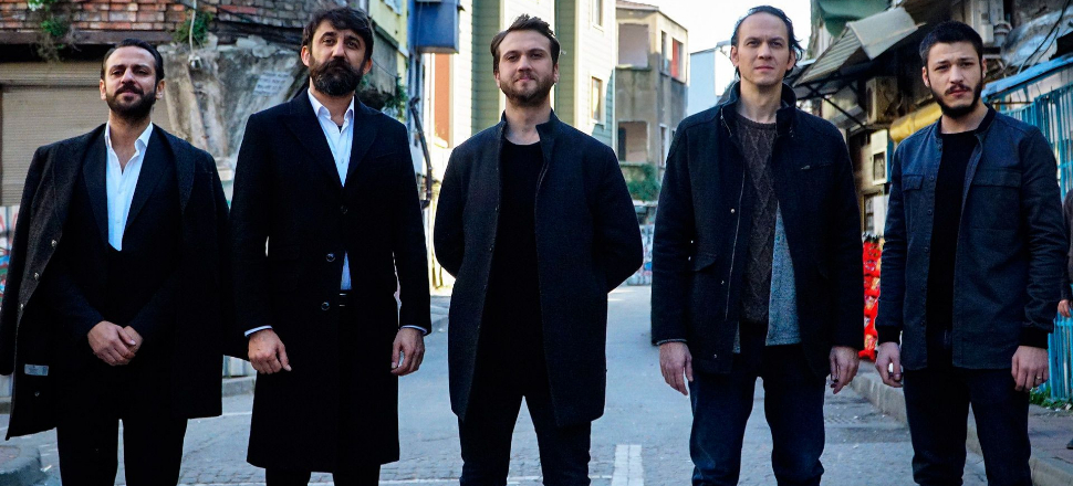 Çukur dizisi sezon finalinde 'umut' dağıtacak!