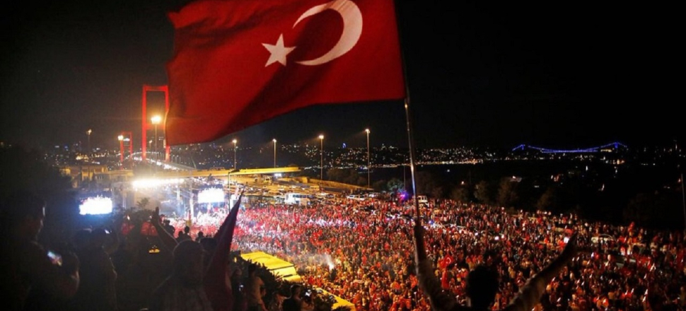 Sözcü yazarı ezber bozdu: Oyun büyük, uyanık ol!