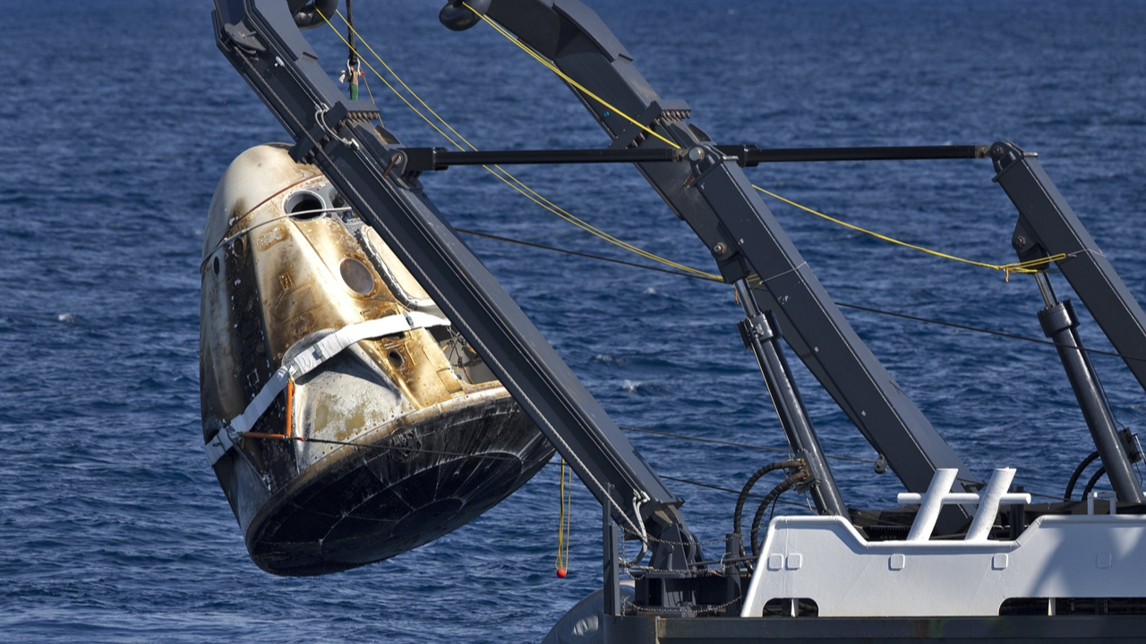 SpaceX'in mekiği test sırasında alev aldı...