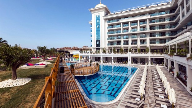 Antalya'da 5 yıldızlı otele turistler içerideyken haciz!
