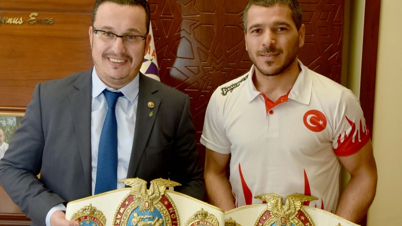 Bursa'da Başkan Mehmet Kanar’dan şampiyon sporcuya tebrik