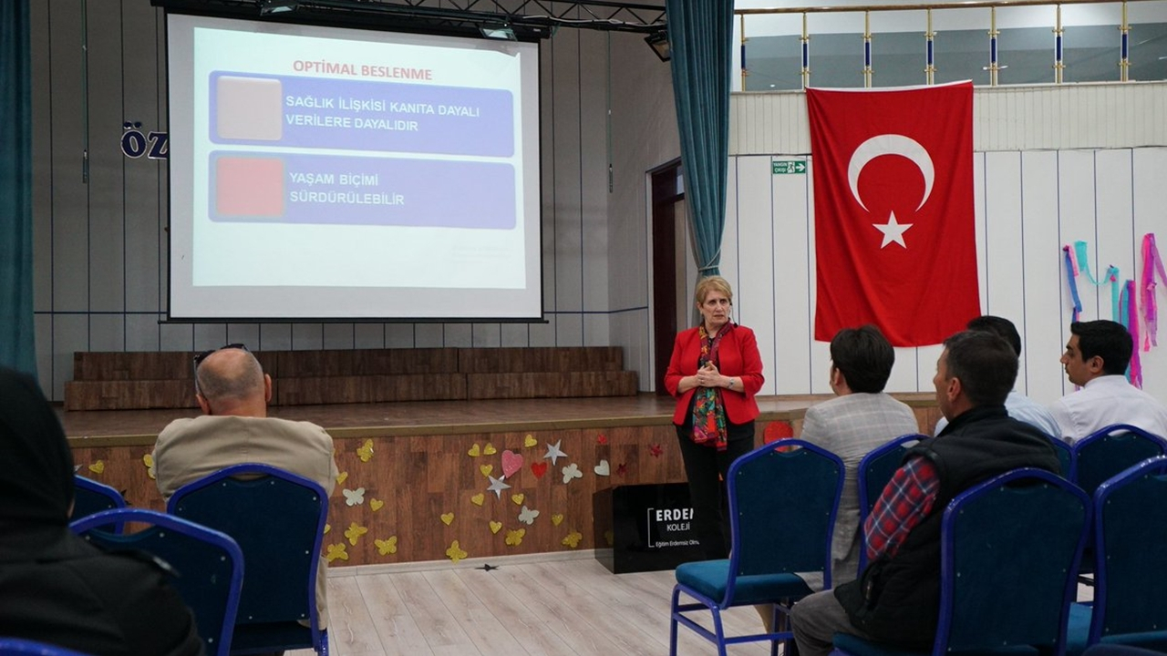 Erzurum'da Prof.Dr. Ayla Gülden Pekcan: Akdeniz diyeti yaşam süresini uzatıyor