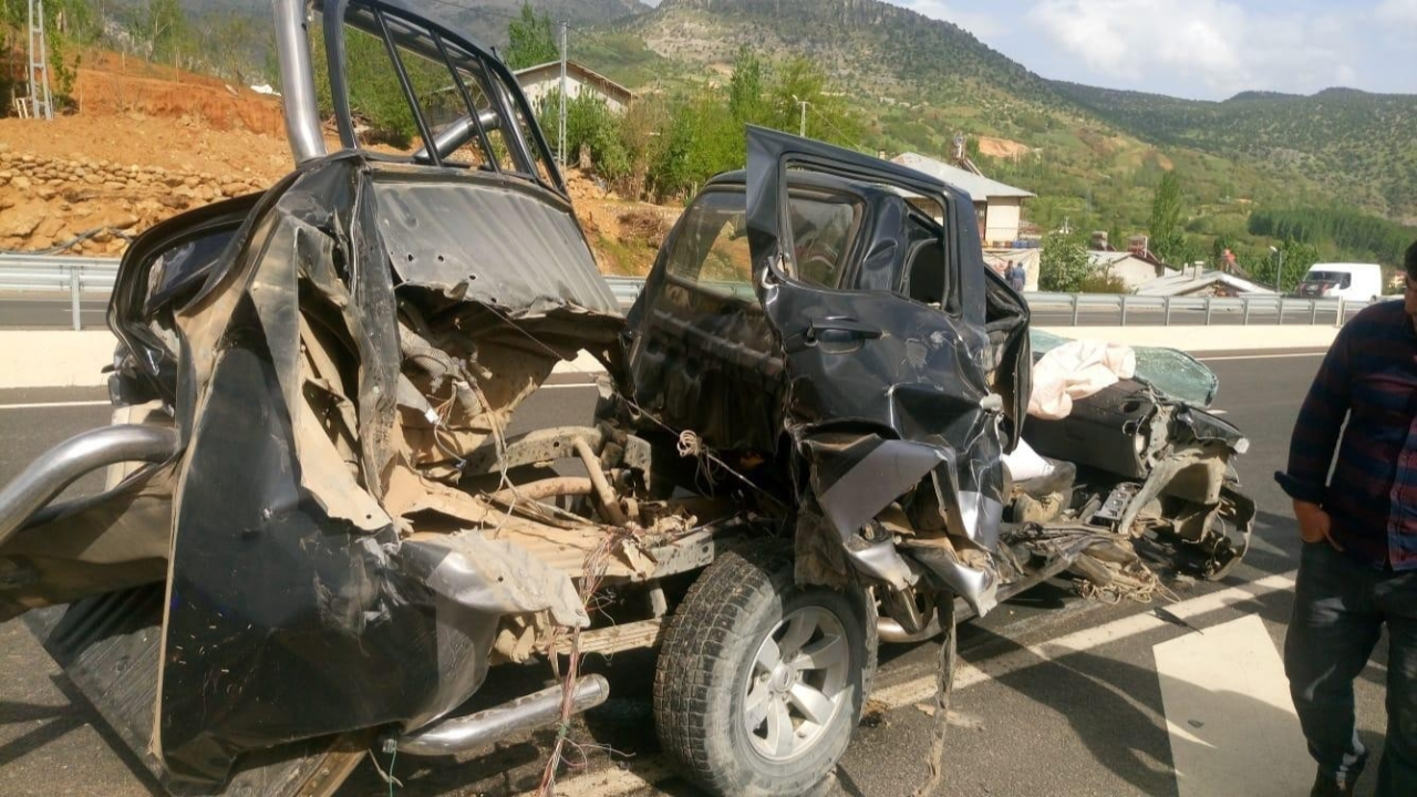 Bu araçtan hafif sıyrıklarla kurtuldu...