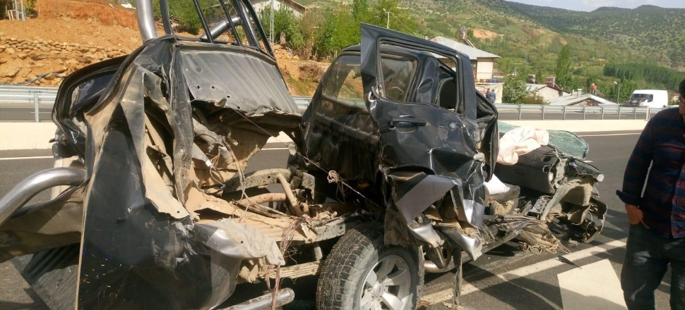 Bu araçtan hafif sıyrıklarla kurtuldu...
