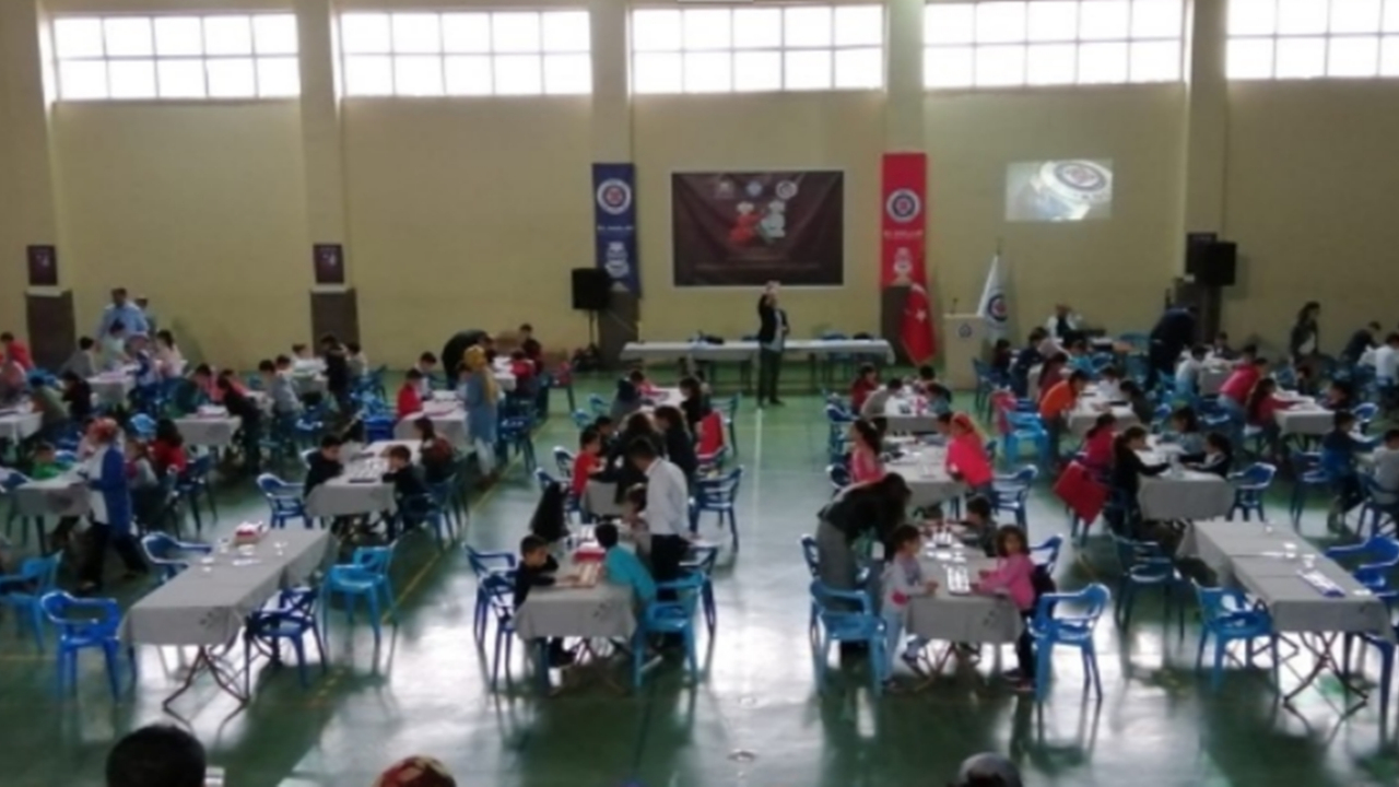 Adıyaman'da öğrencilerden mangala turnuvasına yoğun ilgi