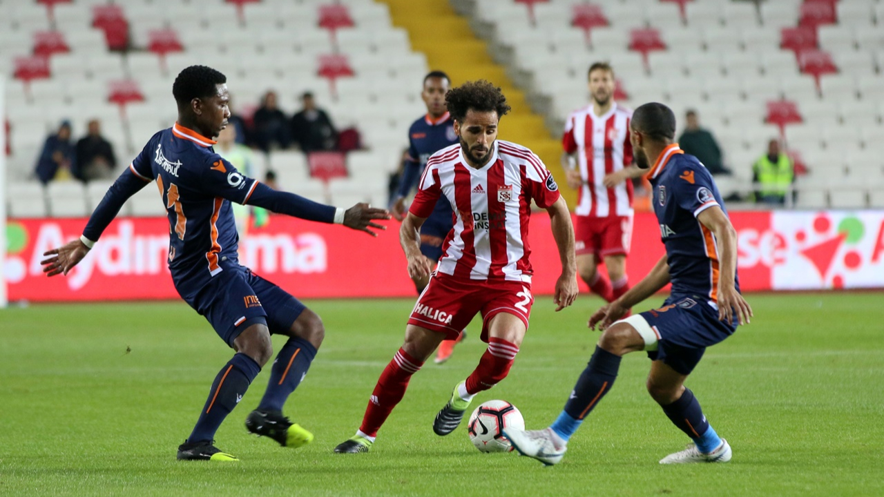 Başakşehir kan kaybetmeye devam ediyor!