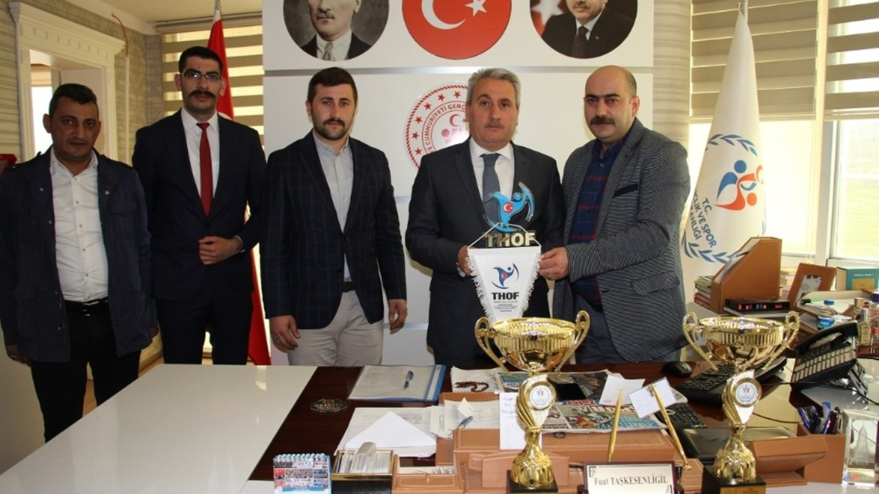 Erzurum'da THOF’dan Fuat Taşkesenligil’e teşekkür