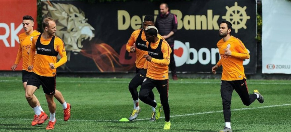 Derbi öncesi Galatasaray'a bir iyi bir kötü haber!
