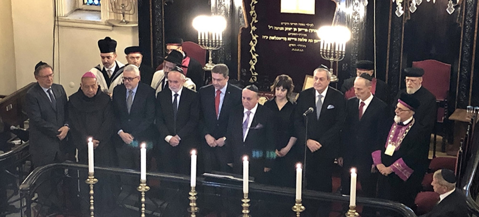 İstanbul'daki Holokost anmasında soğuk rüzgarlar esti...