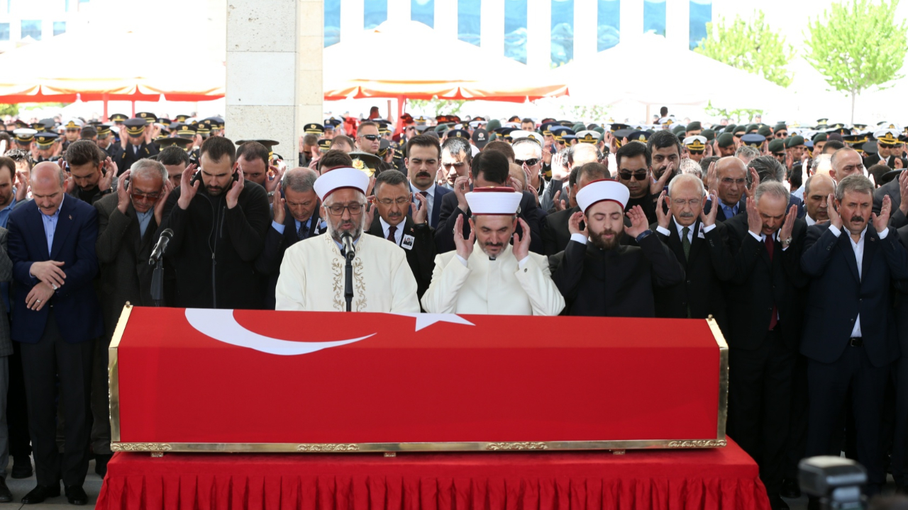 Kemal Kılıçdaroğlu saldırı sonrası ilk kez şehit cenazesine katıldı!