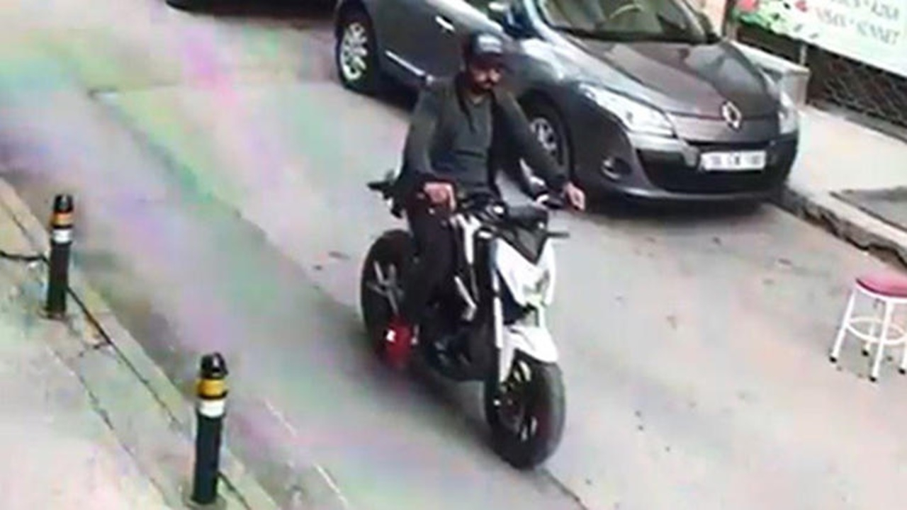 Sıfır motor aldı, plakayı taktıramadan çaldırdı!