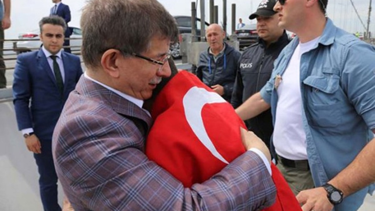 Ahmet Davutoğlu'ndan kurgu iddialarına cevap!