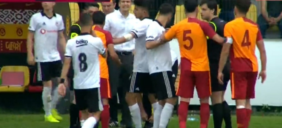 Derbide saha karıştı! 2 kırmızı kart....