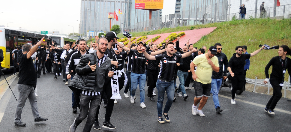 Beşiktaş taraftarı Türk Telekom Stadyumu'nda!