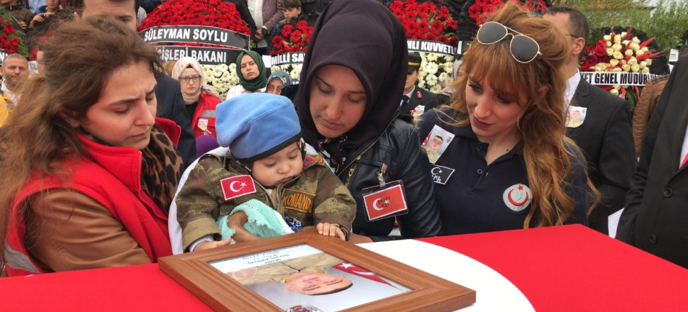 Şehit eşinden hainlere tokat gibi cevap!