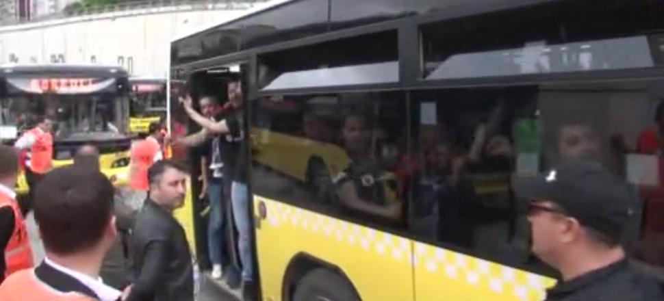Beşiktaş taraftarı derbi için yola çıktı!/VİDEO