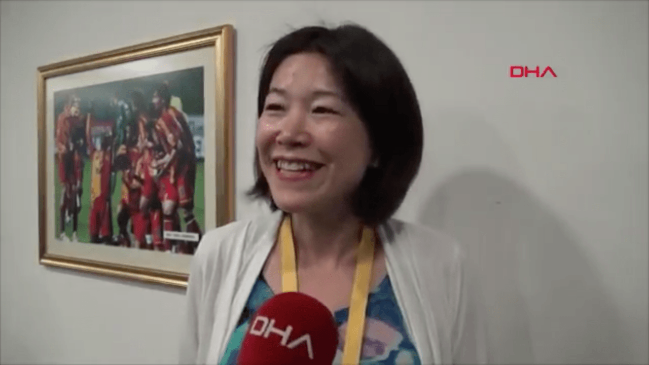 Japon gazeteci derbide İstiklal Marşı okudu!