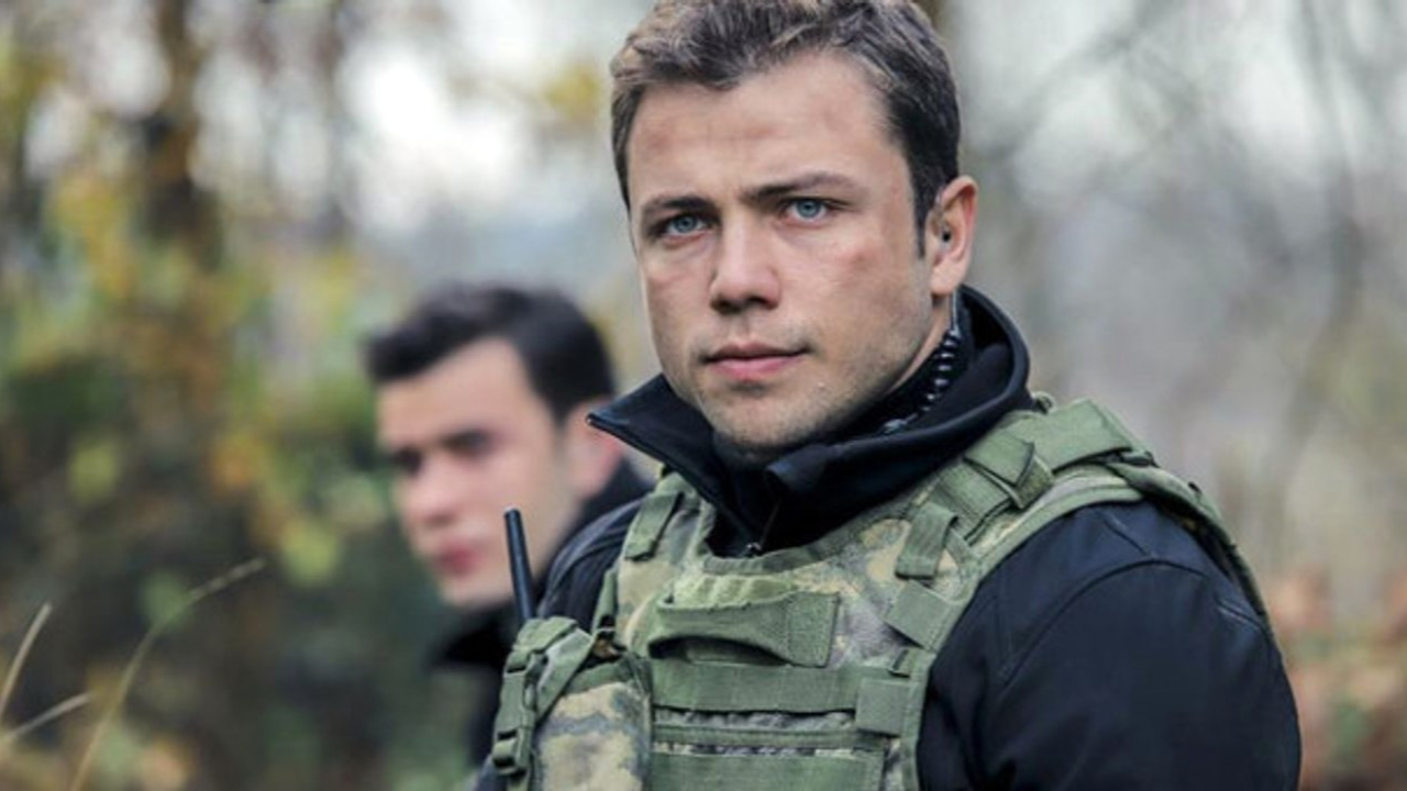 Tolga Sarıtaş arabasından sahte paralar attı!