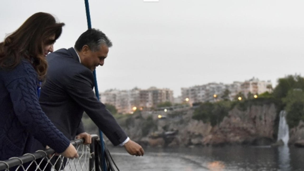 Antalya'da Başkan Ümit Uysal ‘Sevgi ve barış’ diledi