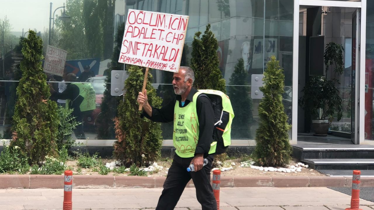 Acılı babadan CHP önünde 'adalet' protestosu!