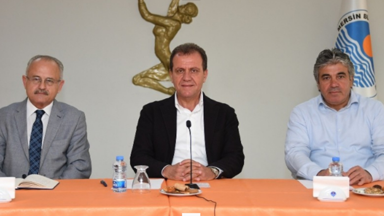 Mersin'de Vahap Seçer’den bürokratlara ‘siyaset yapmayın’ uyarısı