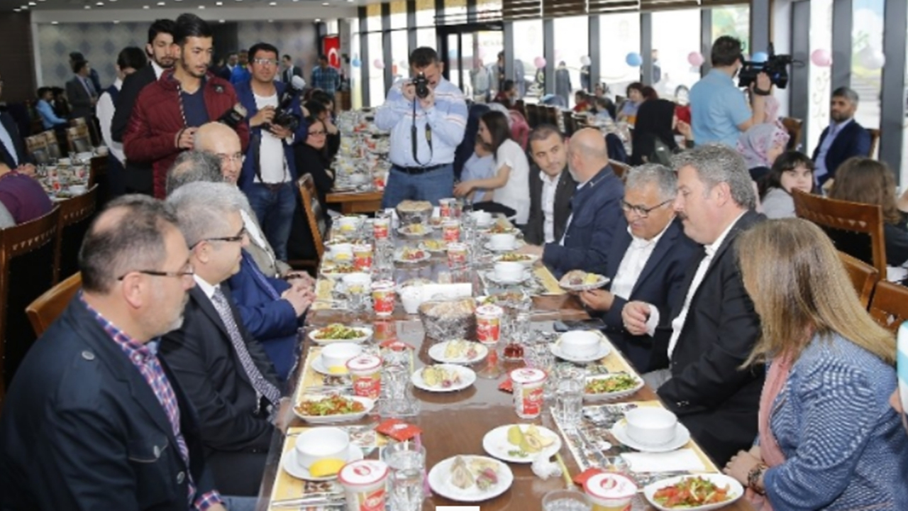 Kayseri'de Başkan Memduh Büyükkılıç diyabet hastalarıyla buluştu