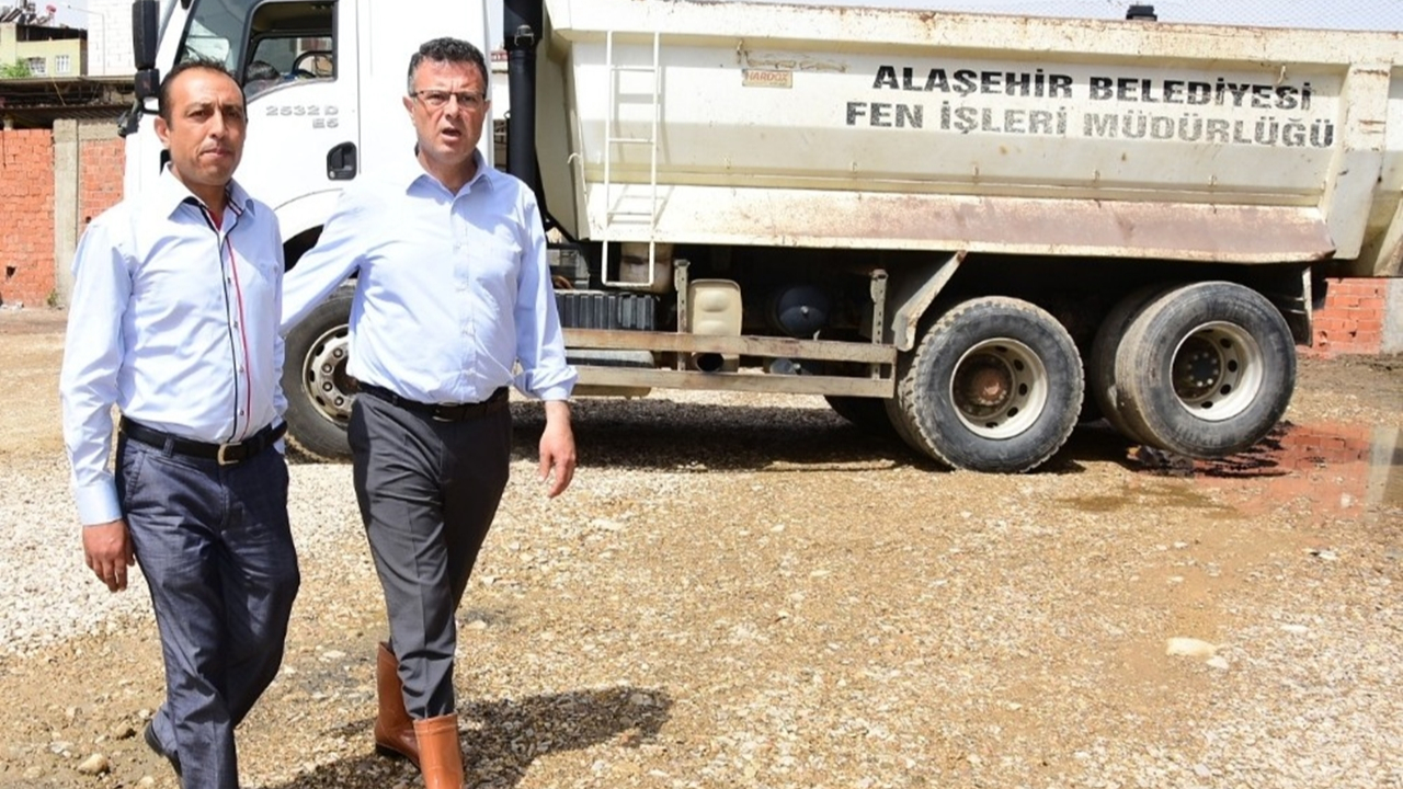 Manisa'da Başkan Ahmet Öküzcüoğlu sorunları yerinde inceliyor