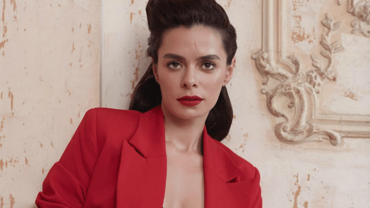 Özge Özpirinçci yüzünde salyangoz gezdirdi!
