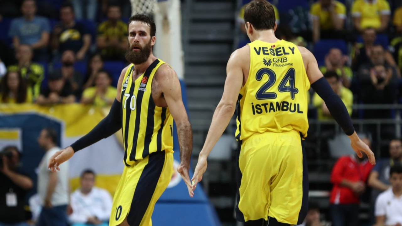 Fenerbahçe Beko'ya iki şok birden!