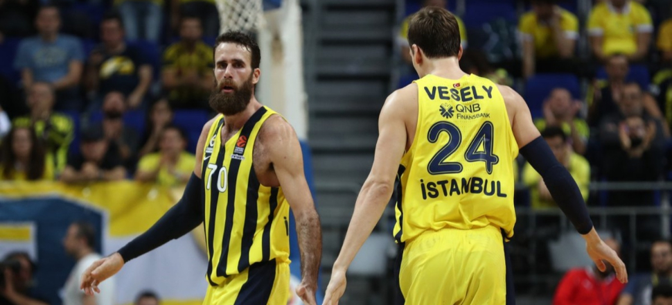 Fenerbahçe Beko'ya iki şok birden!