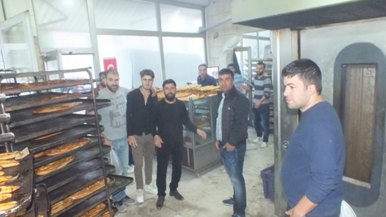 Muş Malazgirt’te Ramazan pidesine büyük ilgi