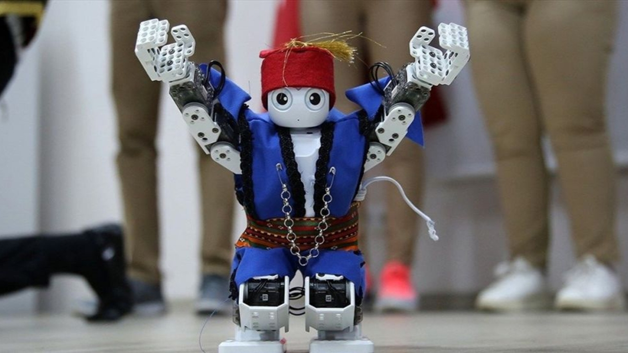 Harmandalı oynayan robot birinci oldu...