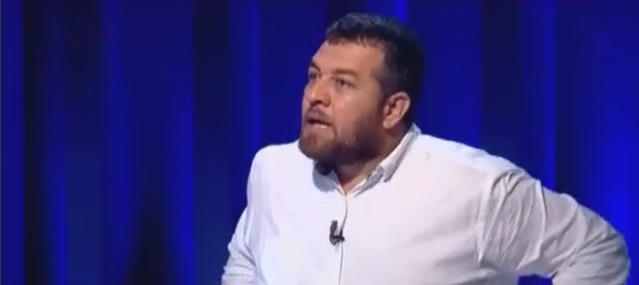 Ayaklarımın altında çiğnemek, çiğnemek, çiğnemek istiyorum