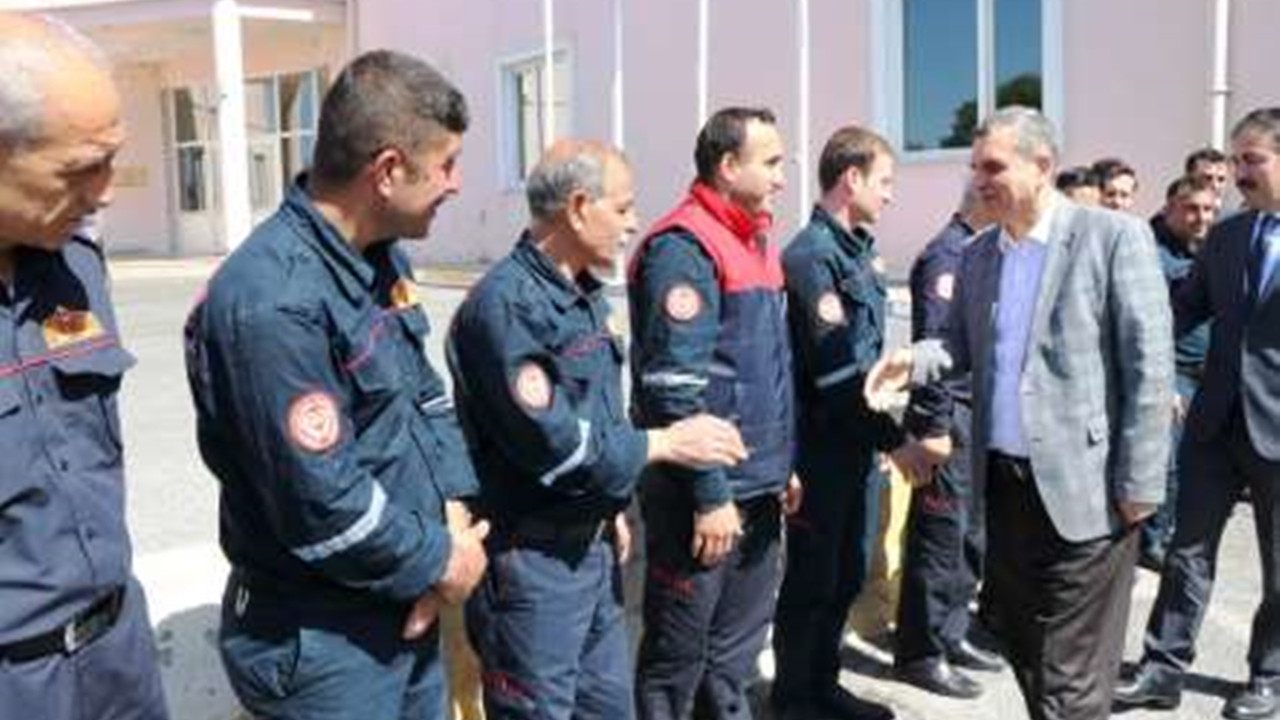 Şanlıurfa'da Zeynel Abidin Beyazgül itfaiye erleriyle buluştu