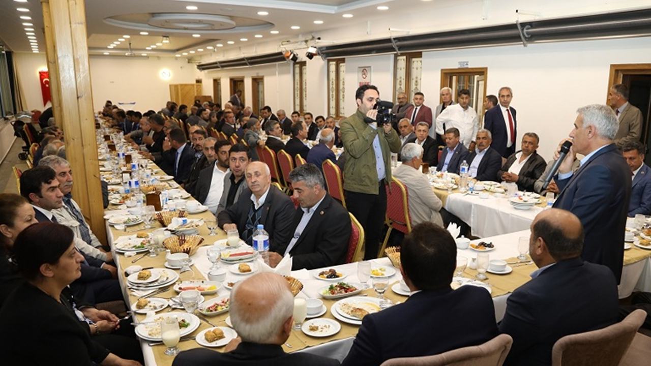 Malatya'da Başkan Osman Güder, muhtarlarla iftar yemeğinde buluştu