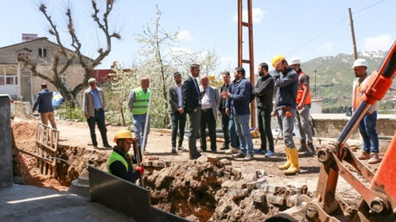 Bitlis'te Başkan Nesrullah Tanğlay altyapı çalışmalarını inceledi